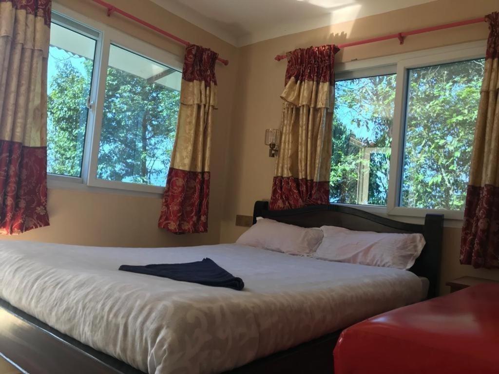 Into The Wild Pokhara Villa Kāskī Екстериор снимка
